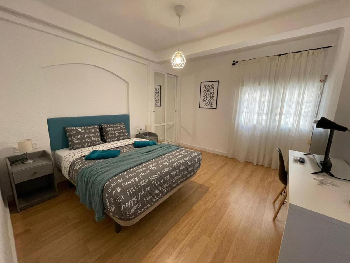 Holidays2Malaga 2 Bedroom Armengual De La Mota Close Shopping Center Exteriör bild