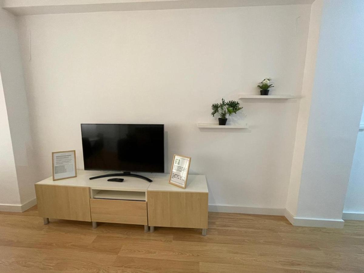 Holidays2Malaga 2 Bedroom Armengual De La Mota Close Shopping Center Exteriör bild