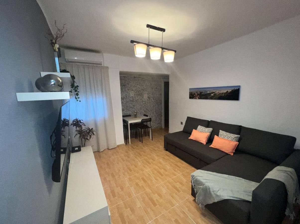 Holidays2Malaga 2 Bedroom Armengual De La Mota Close Shopping Center Exteriör bild