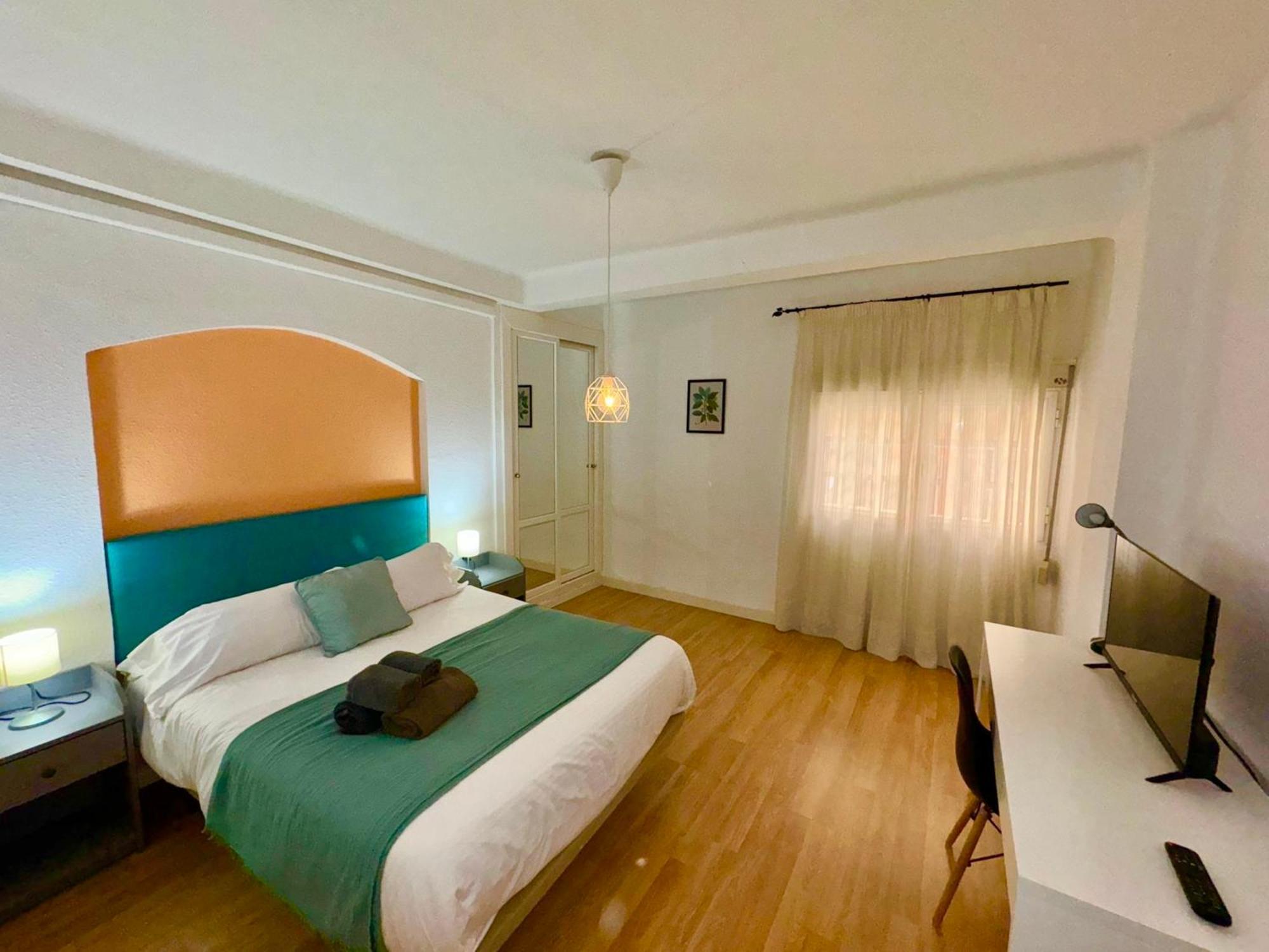 Holidays2Malaga 2 Bedroom Armengual De La Mota Close Shopping Center Exteriör bild
